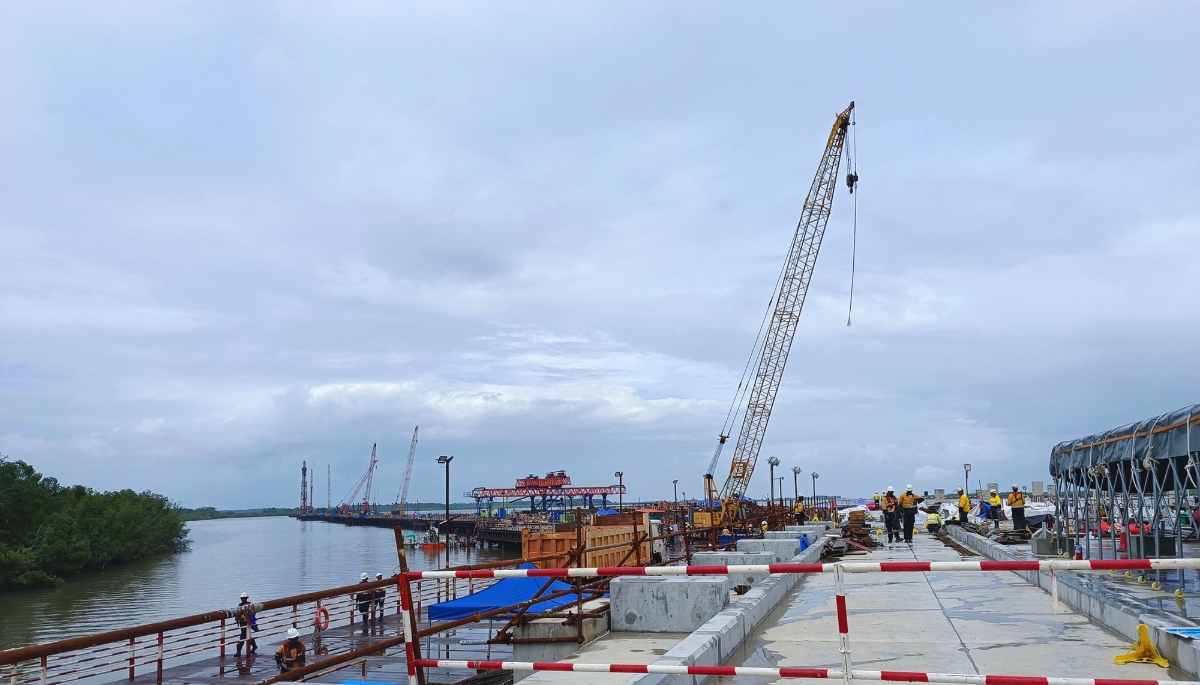 Construction of the Simfer quay at the port of Morebaya, Guinea, 10 July 2025.