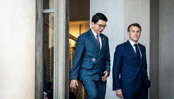 Andry Rajoelina (left) and Emmanuel Macron at the Élysée Palace in Paris, 26 July 2024.