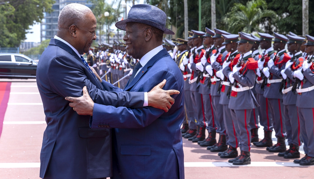 Ivorian President Alassane Ouattara (right) welcomes Ghanaian President John Dramani Mahama in Abidjan, 5 March 2025.