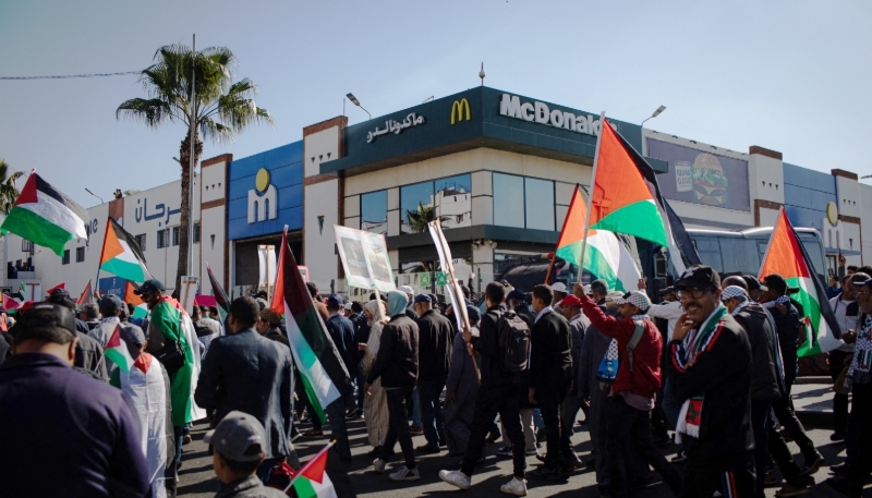 A demonstration of support for Palestine passes in front of McDonald's, in Casablanca, on 26 November 2023.