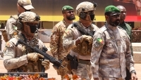 The Malian head of state, Assimi Goïta (on the right, wearing a green beret) in Bamako, on 30 April 2026.