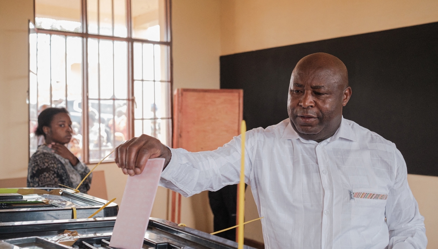 Évariste Ndayishimiye casts his ballot during legislative elections in Gitega, 5 June 2025.