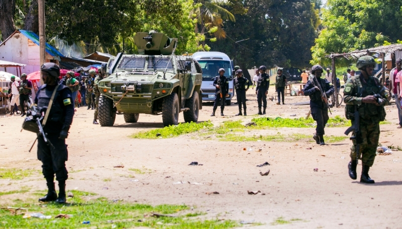 Mozambican police officers accompanied by soldiers from Rwanda's special counter-terrorism units in Palma, Mozambique, 18 December 2023.