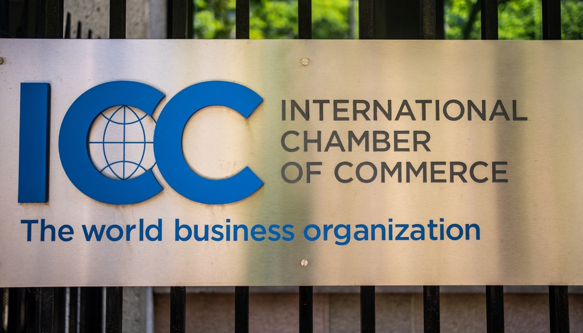 Plaque at the entrance of the International Chamber of Commerce, in Paris.