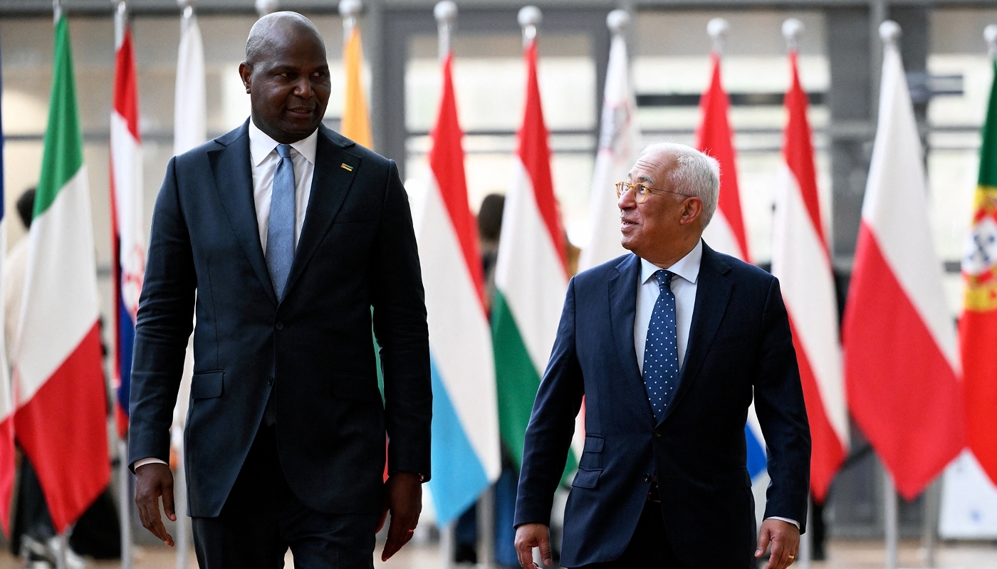 The Mozambican head of state, Daniel Chapo, and President of the European Council António Costa, in Brussels, on 17 March 2026.