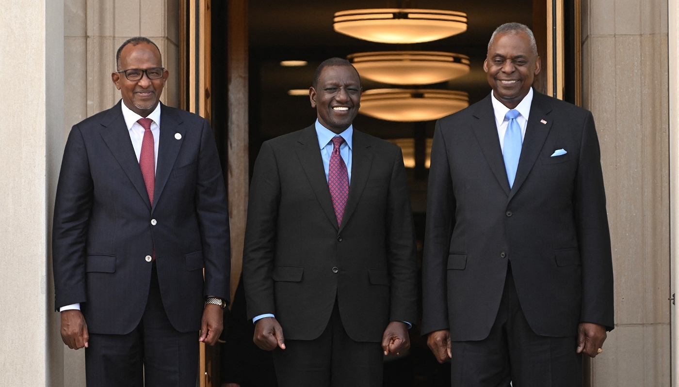 US Secretary of Defense Lloyd Austin (right), Kenya's President William Ruto (centre) and Kenya's Defence Cabinet Secretary Aden Duale (left) in Arlington, Virginia, on 24 May 2024.