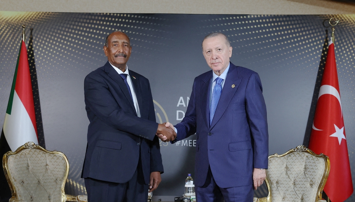 Abdel Fattah al-Burhan (left) with Recep Tayyip Erdogan at the Antalya Diplomacy Forum, 12 April 2025.