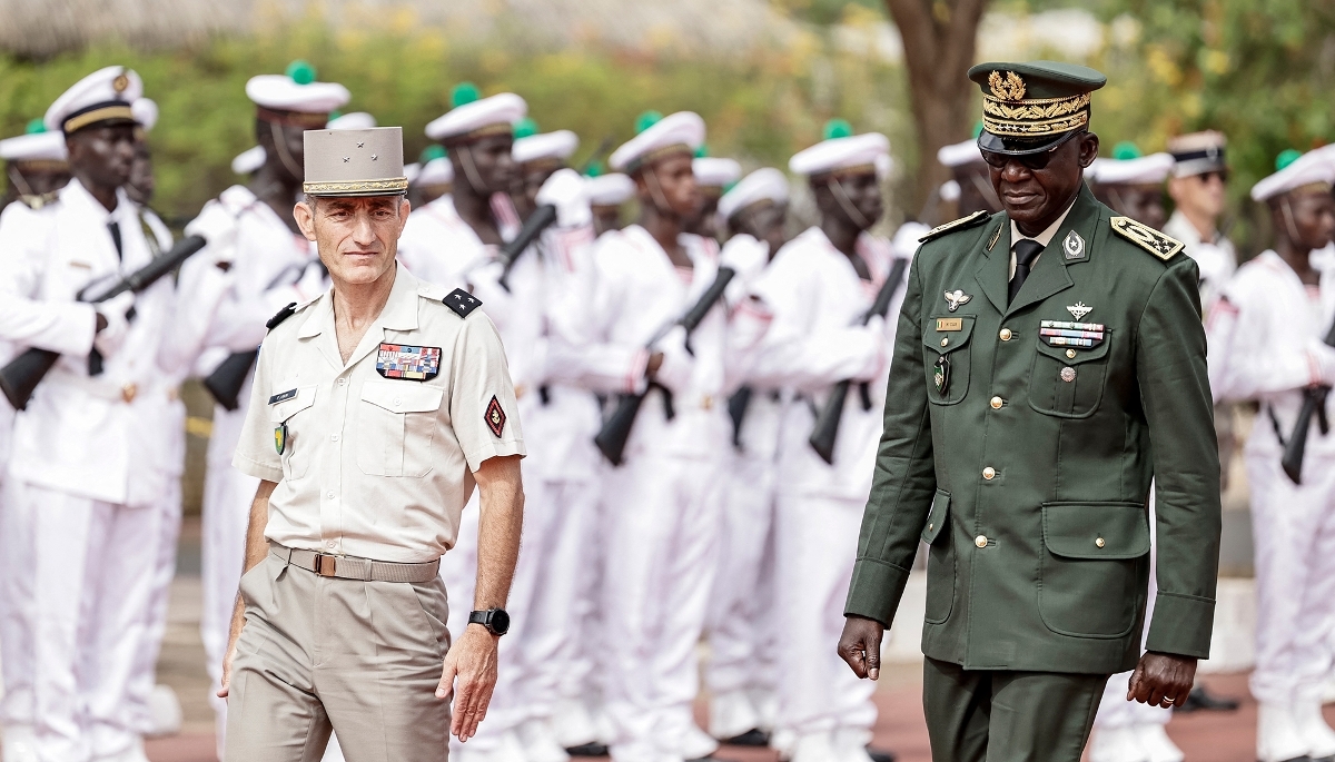 French General Pascal Ianni, head of the France's Africa command, and General Mbaye Cissé, former Senegalese armed forces chief of staff in Dakar, October 2025.