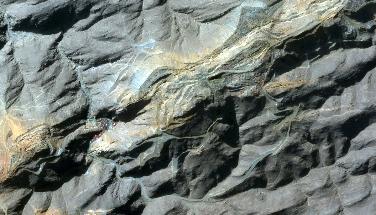The Jabal al-Uqaydat mining site in Egypt, on 16 October 2026, where the remains of the victims of an air strike that killed several dozen people six days earlier are being recovered.