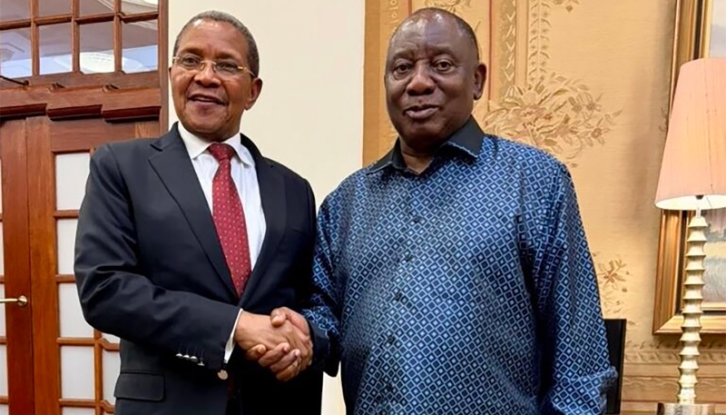 South African President Cyril Ramaphosa with the AU special envoy for the Horn of Africa and ex-Tanzanian president, Jakaya Kikwete, in Pretoria, on 29 March 2026.
