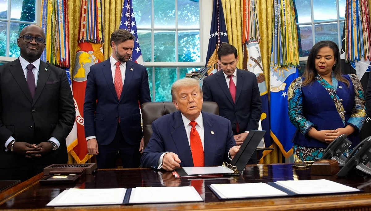Donald Trump with Rwandan and Congolese Foreign Ministers Olivier Nduhungirehe (far left) and Therese Kayikwamba Wagner (far right) at the White House, Washington DC, USA, 27 June 2025.