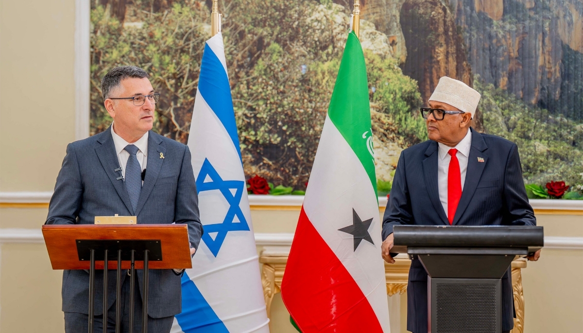 Israel's Foreign Minister Gideon Sa’ar with Somaliland's President Abdirahman Mohamed Abdullahi in Hargeisa, on 6 January 2026.