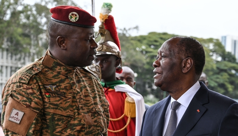 Paul-Henri Damiba (left) and Alassane Ouattara at the presidential palace in Abidjan, 5 September 2022.