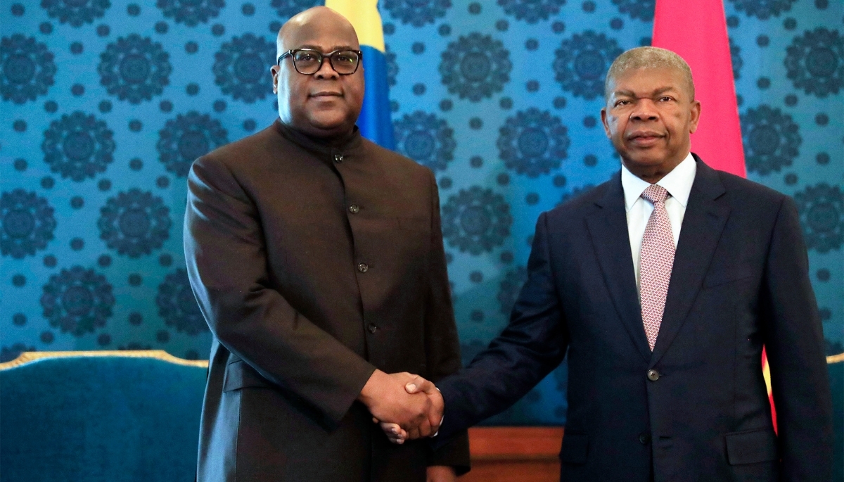 Congo's President Felix Tshisekedi (left) greets his Angolan counterpart João Lourenço in Luanda, on 8 January 2026.
