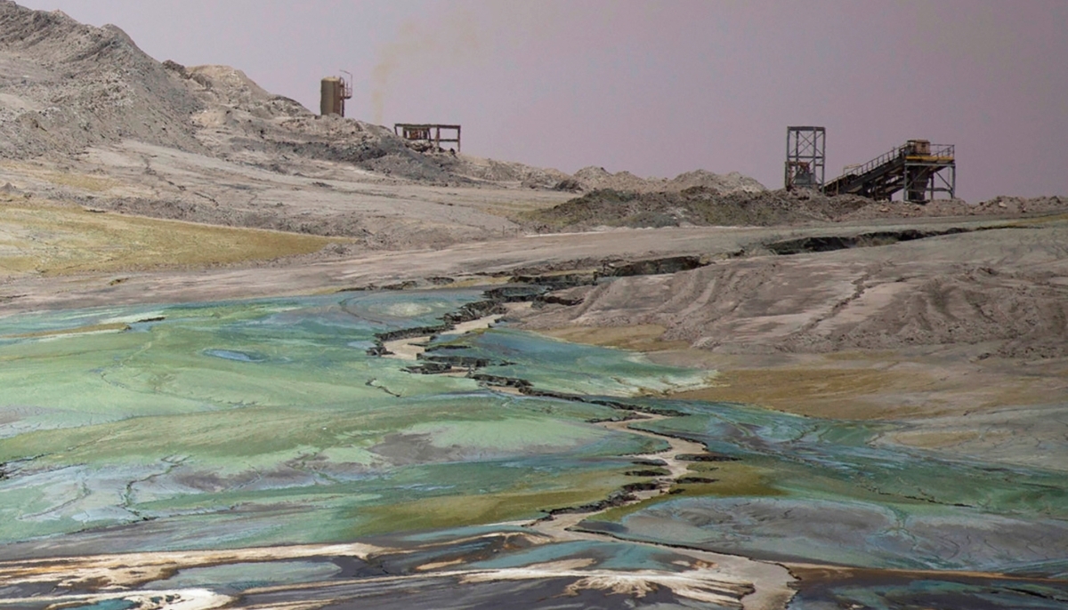 Uranium ore is heap leached with sulphuric acid at Areva's SOMAIR mine in Arlit, 25 September 2013.