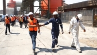 South African Electricity Minister Kgosientsho Ramokgopa (left) visits the Eskom plant at Delmas, September 2023.