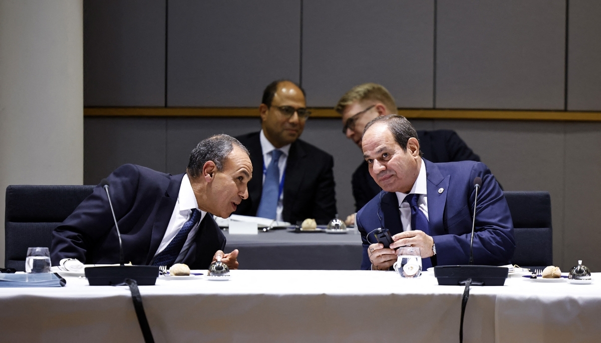 Abdel Fattah al-Sisi (right) and his Foreign Secretary, Badr Abdelatty, during the Egypt-EU summit in Brussels, on 22 October 2025.