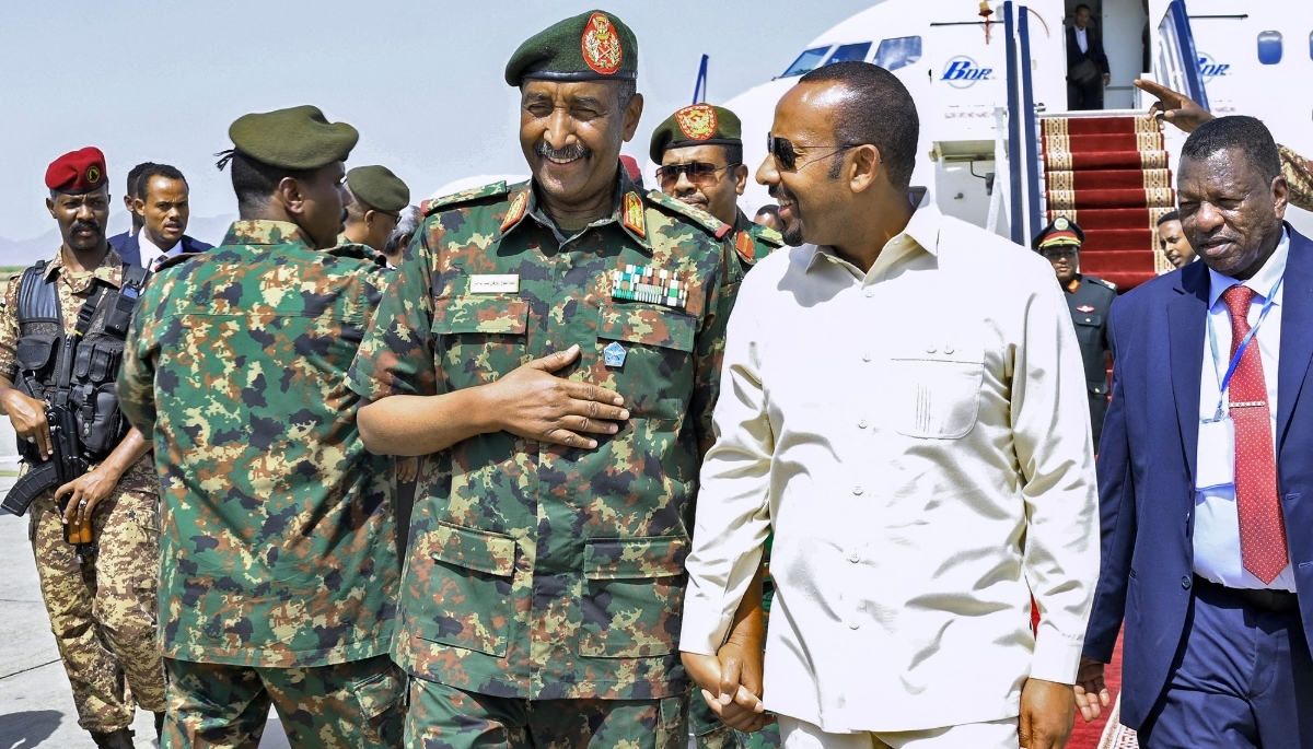 General Abdel Fattah al-Burhan greets Ethiopian Prime Minister Abiy Ahmed at Port Sudan International Airport on 9 July 2024.