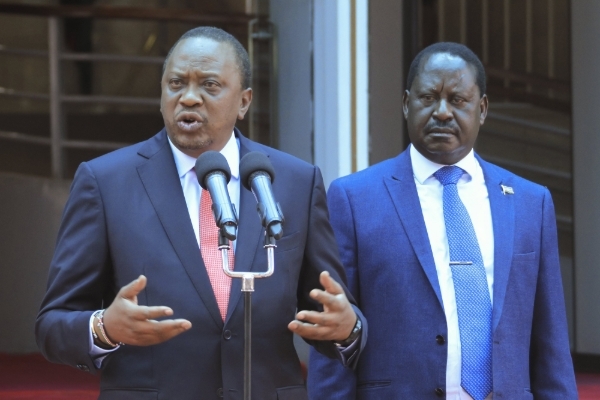 Kenyan President Uhuru Kenyatta (left) and Raila Odinga in 2018.