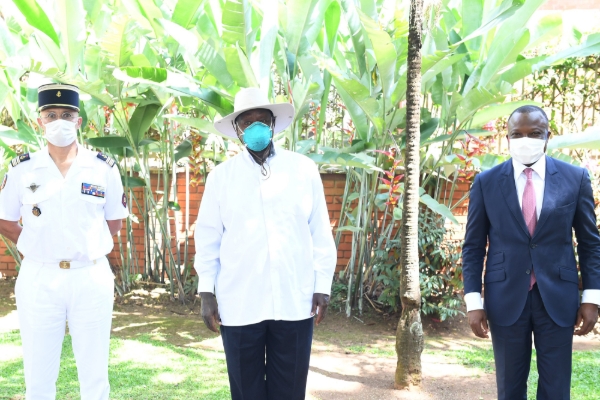 Ugandan president Yoweri Museveni with Uganda's French ambassador Jules-Armand Aniambossou and French defence attaché Bertrand de Boisse in Kampala on 12 September 2021.