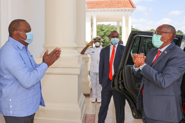 Uhuru Kenyatta and Musa Bihi Abdi, on 14 December 2020 in Nairobi.