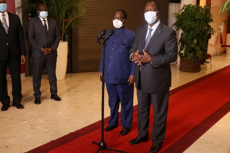 Anglais Ivorian President Alassane Ouattara (right) and former President Henri Konan Bedie during their last meeting, on November 11, 2020, at the Golf Hotel in Abidjan.