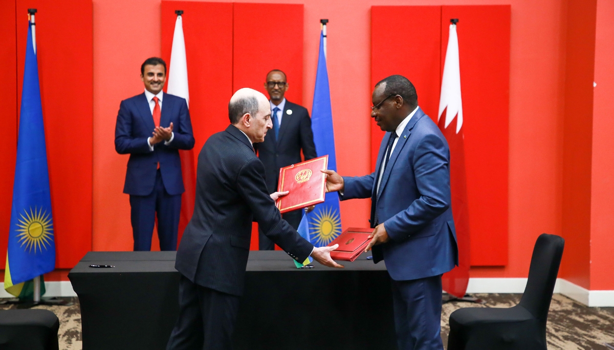 Rwanda and Qatar Airways sign agreements on an investment partnership for the airport project, witnessed by Sheikh Tamim bin Hamad Al-Thani and Paul Kagame in Kigali, 9 December, 2019. 