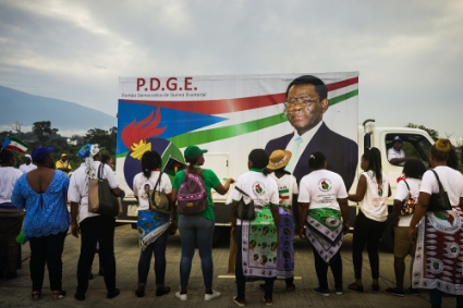 Supporters of the Partido Democrático de Guinea Ecuatorial (PDGE) during the campaign for the November 2017 legislative elections in Malabo.