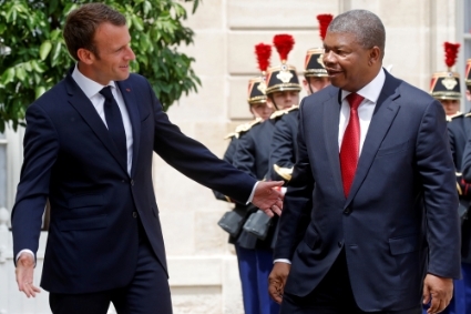 French President Emmanuel Macron and his Angolan counterpart Joao Lourenço, in 2018.