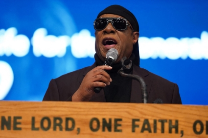 Musician Stevie Wonder announced on 24 February that he would be moving to Ghana.