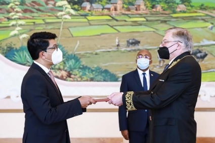 Russian Ambassador to Madagascar Andrey Andreev presented his credentials to President Andry Rajoelina on 7 April 2021.