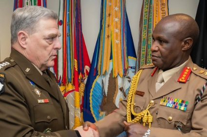 The head of Kenya Defence Forces, Robert Kariuki Kibochi, with his American counterpart Mark Milley.