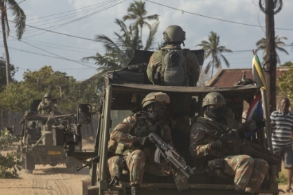 A South African National Defense Force military convoy in the Maringanha district of Pemba in 2021.
