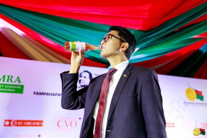 President Andry Rajoeline at the launch of his herbal drink.