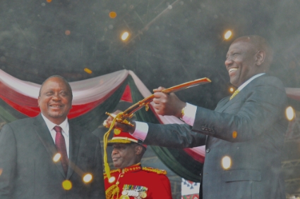 Kenyan President William Ruto and his predecessor Uhuru Kenyatta at the swearing-in ceremony in Nairobi on September 13, 2022.