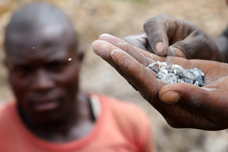 A miner holding coltan in a mine in Rukunda, Masisi territory, North Kivu province, DRC.