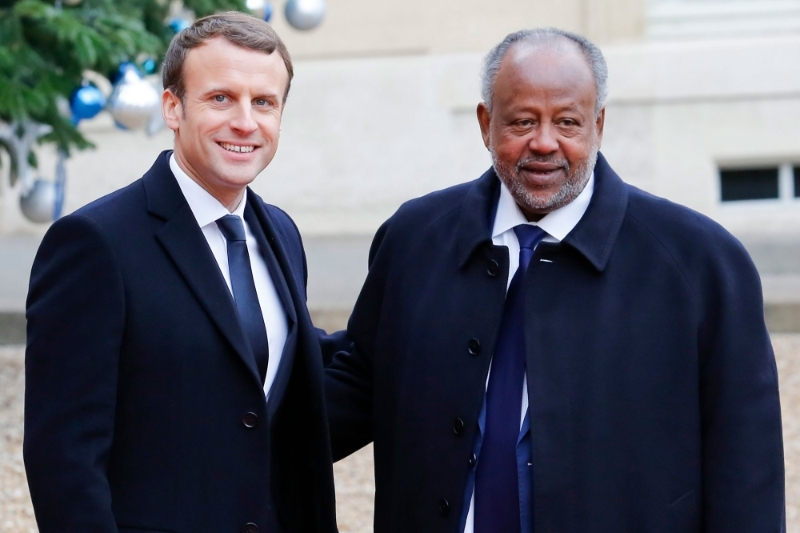 Emmanuel Macron and Ismaïl Omar Guelleh, in 2017 in Paris.