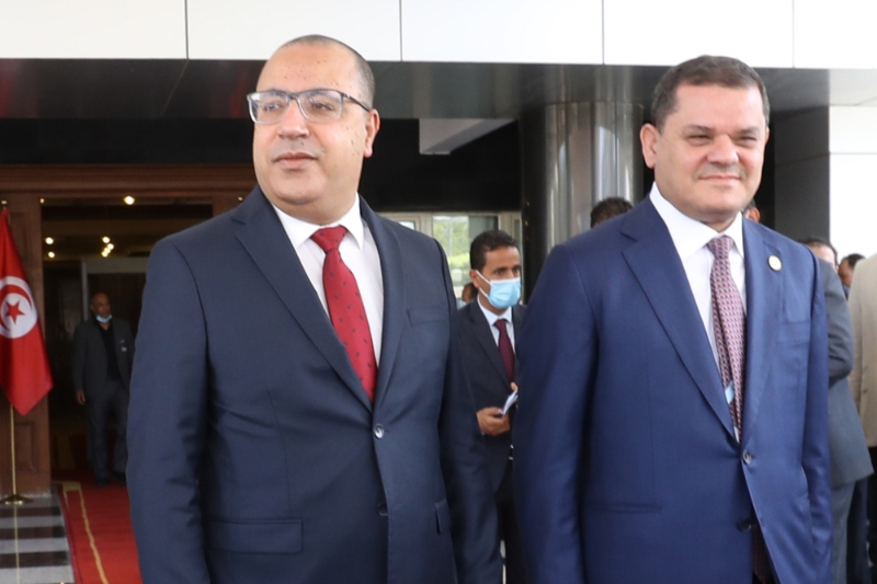 Libyan Prime Minister Abdelhamid Dabaiba (r) received his Tunisian counterpart Hichem Mechichi in Tripoli on 22 May.
