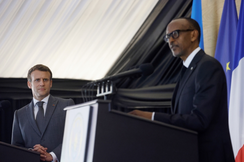 French President Emmanuel Macron (left) received by his Rwandan counterpart Paul Kagame in Kigali on 27 May 2021.