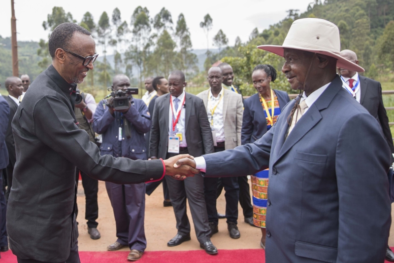 Rwanda's president Paul Kagame with his Ugandan counterpart Yoweri Museveni.