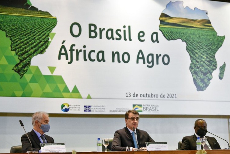 On 13 October, the Itamaraty Palace hosted an event dedicated to the promotion of agri-business in Africa, O Brasil e a África no Agro.