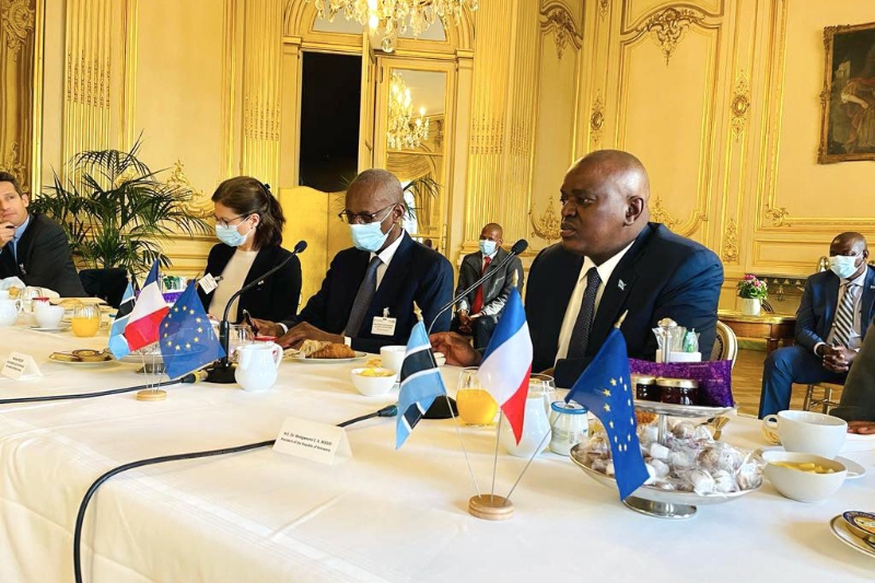 Visiting Paris, Botswanan president Mokgweetsi Masisi met with French investors on 10 November 2021.