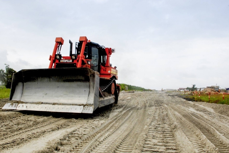 For asphalting the road, it was estimated that the firm Colas charged €15m per kilometre.