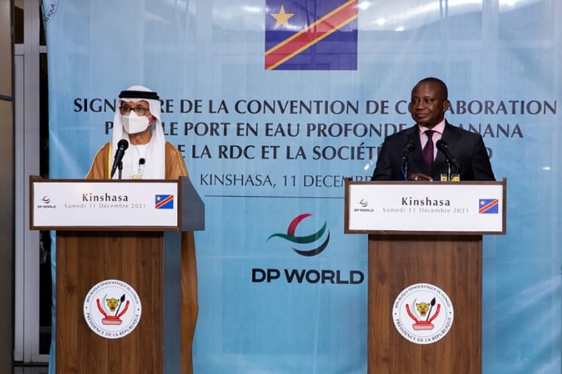 The Emirati Minister of State for Cooperation, Khalifa Shaheen al Marar, and the Congolese Minister of Transport and Disenclavement, Cherubin Okende, during the signing ceremony of the concession contract for the construction of the deepwater port of Banana between the Congolese State and DP World on 11 December 2021.