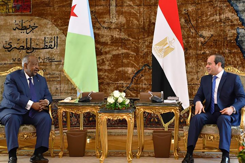 Egyptian President Abdelfattah al-Sisi (right) welcomed his Djiboutian counterpart Ismaïl Omar Guelleh (IOG) in Cairo, 7 February 2022.
