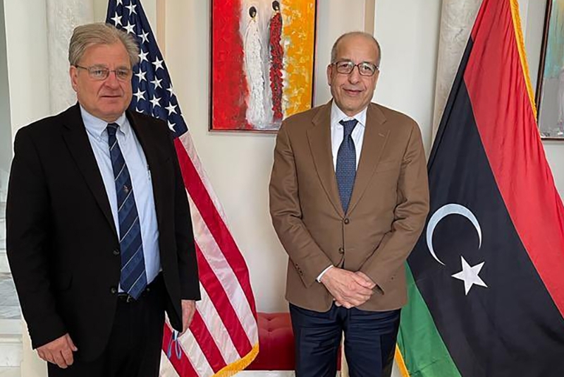 US Ambassador to Libya Richard Norland (l) with the head of the Libyan Central Bank, Al Seddik Omar al-Kabir, January 2022.