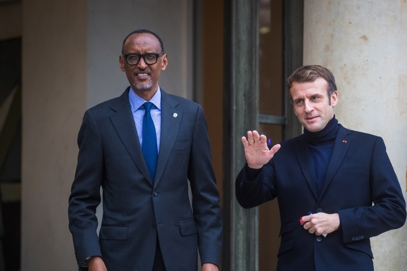 Rwandan President Paul Kagame and his French counterpart Emmanuel Macron in December 2021 in Paris.