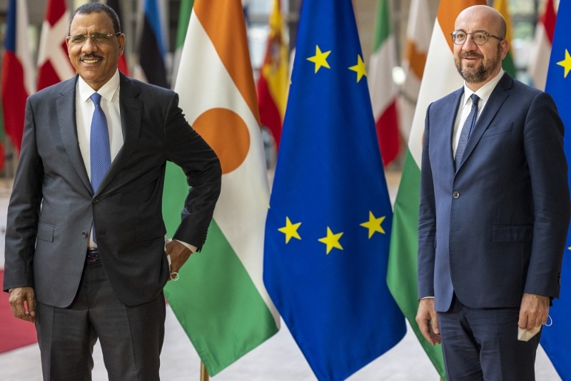 Nigerien president Mohamed Bazoum and European Council president Charles Michel in May 2021.