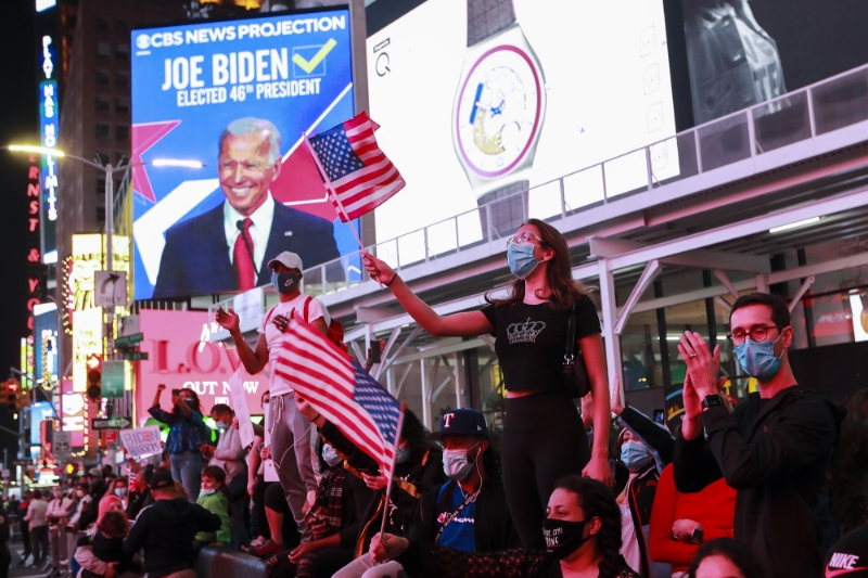 In New York on 7 November, citizens celebrate the victory of Democrat Joe Biden.