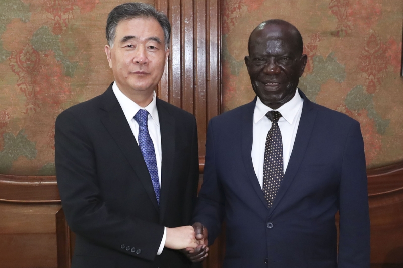 Ugandan Vice President Edward Ssekandi (right) with Wang Yang, Chairman of the National Committee of the Chinese People's Political Consultative Conference (CPPCC), in 2018.